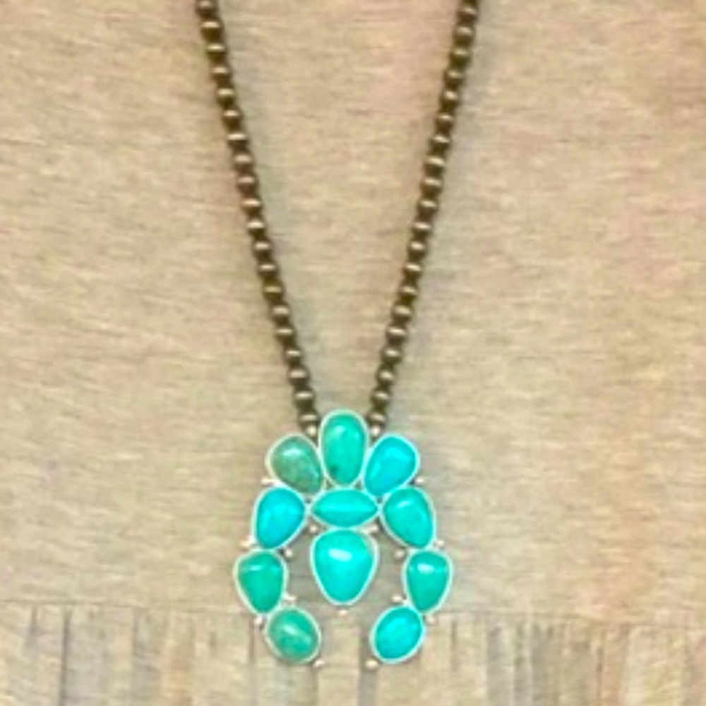 Turquoise look necklace.